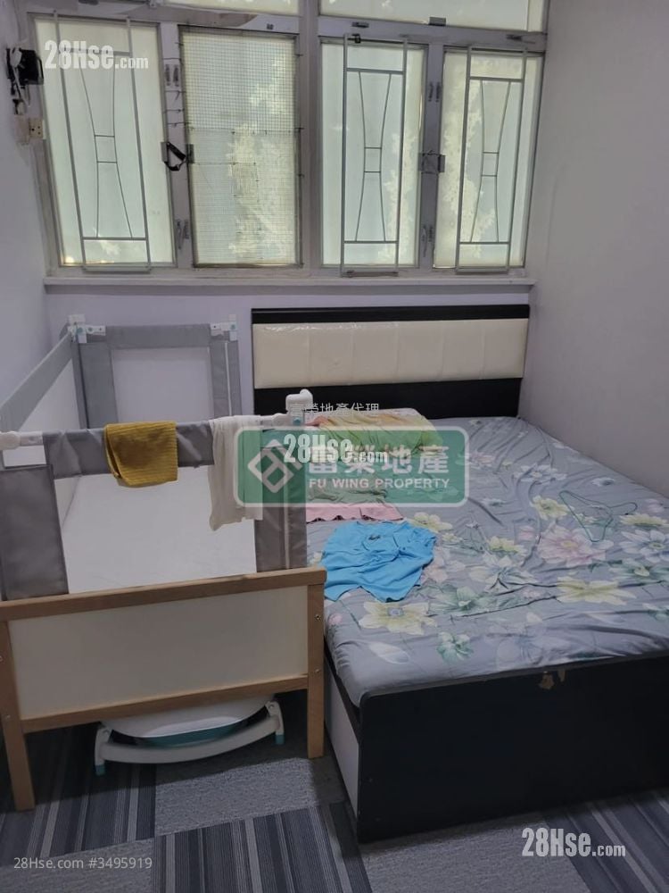 Lung Mong Building Sell 3 Bedrooms , 1 Bathroom 518 ft²