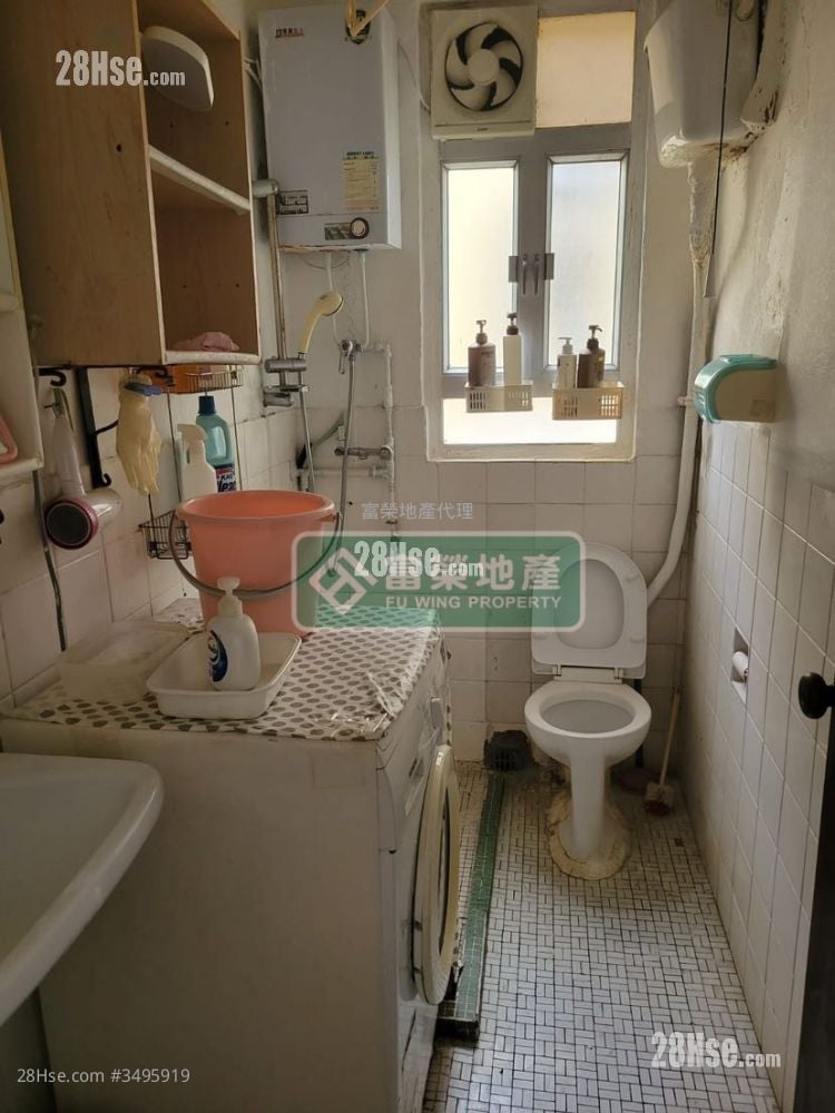 Lung Mong Building Sell 3 Bedrooms , 1 Bathroom 518 ft²