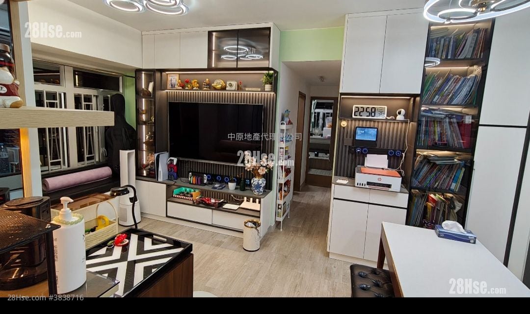 Kam Fung Garden Sell 3 Bedrooms , 1 Bathroom 527 ft²