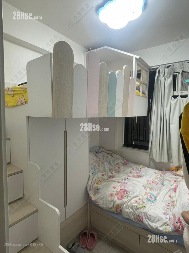 Yue Man Centre Sell 3 Bedrooms , 1 Bathroom 576 ft²