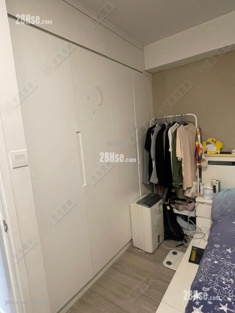 Yue Man Centre Sell 3 Bedrooms , 1 Bathroom 576 ft²