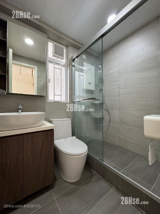 Whampoa Garden Sell 3 Bedrooms , 2 Bathrooms 639 ft²