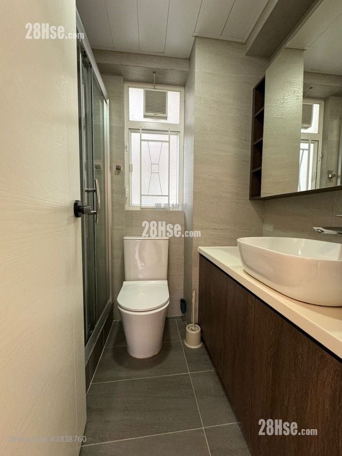 Whampoa Garden Sell 3 Bedrooms , 2 Bathrooms 639 ft²