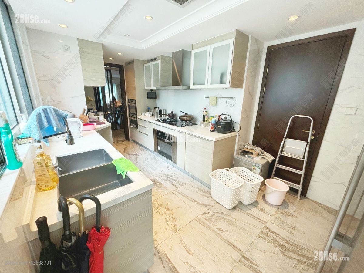 kitchen: Mayfair By The Sea Sell 4 Bedrooms , 4 Bathrooms 1,665 ft²