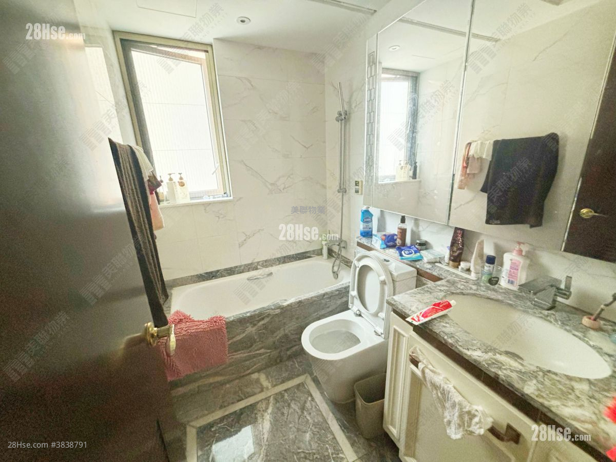 bathroom: Mayfair By The Sea Sell 4 Bedrooms , 4 Bathrooms 1,665 ft²
