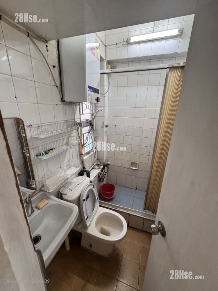 On Wo Gardens Sell 3 Bedrooms , 1 Bathroom 420 ft²