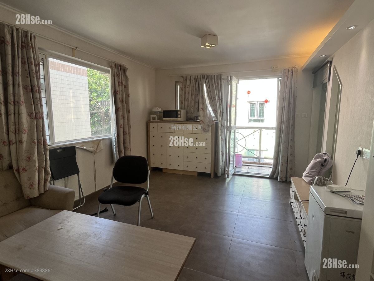 Village Sell 700 ft²