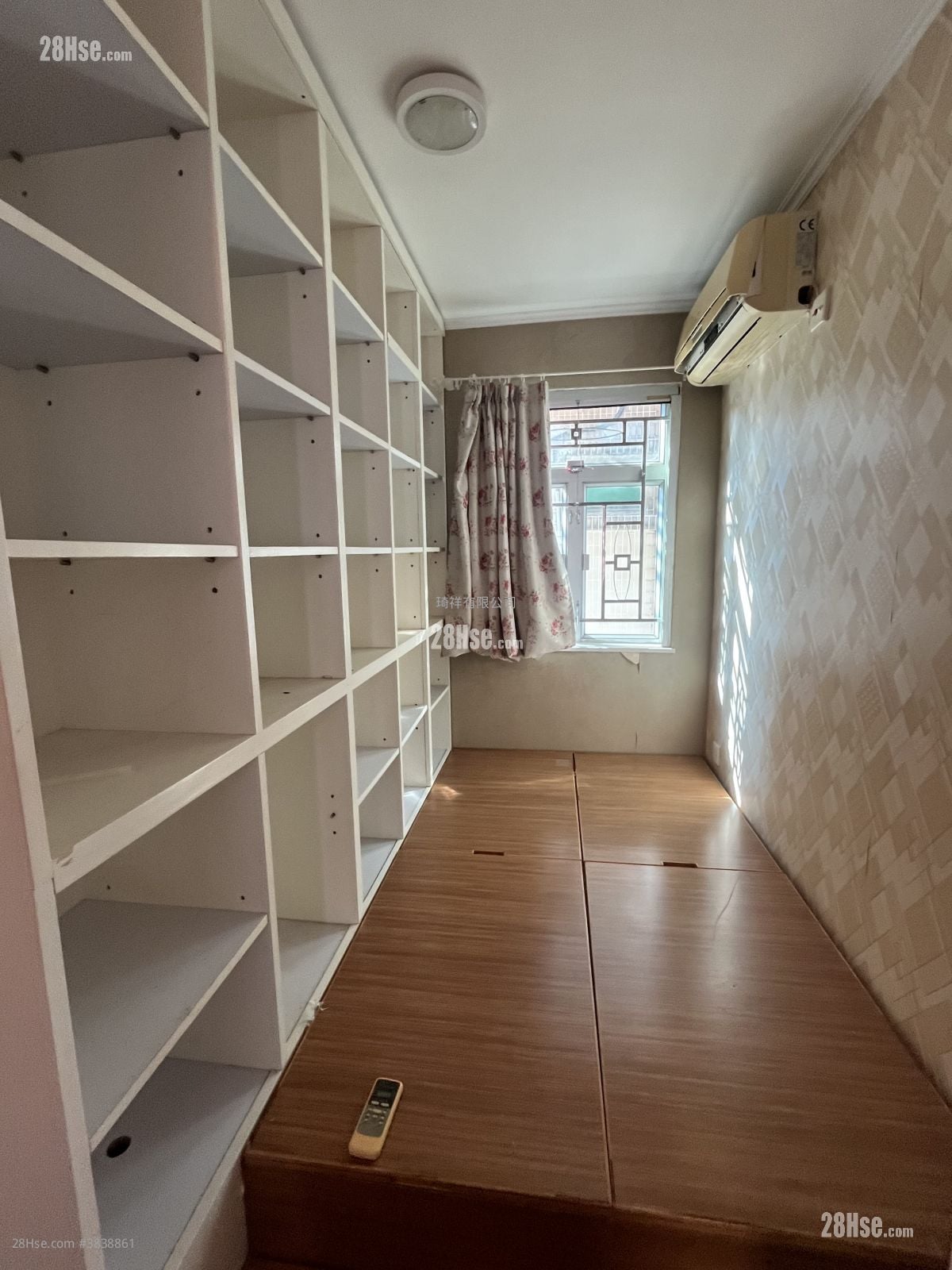 Village Sell 700 ft²