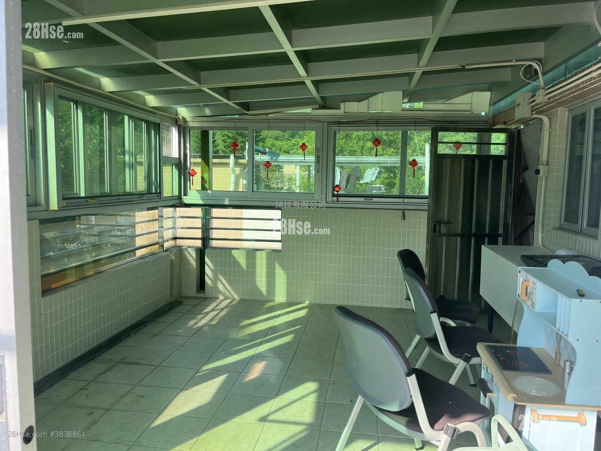 Village Sell 700 ft²