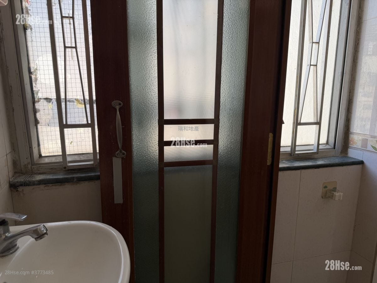 Wang Yip Building Rental 2 Bedrooms , 1 Bathroom 294 ft²
