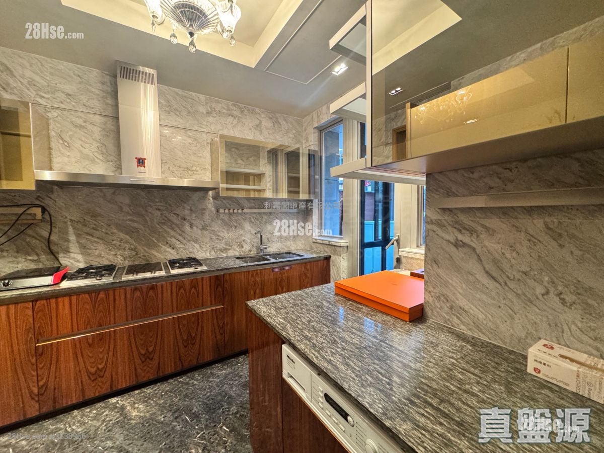 Stars By The Harbour Rental 2,188 ft²