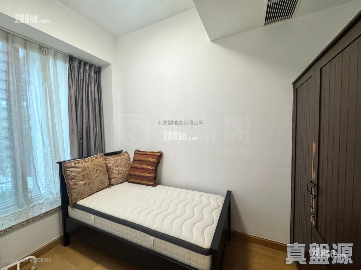 Stars By The Harbour Rental 2,188 ft²