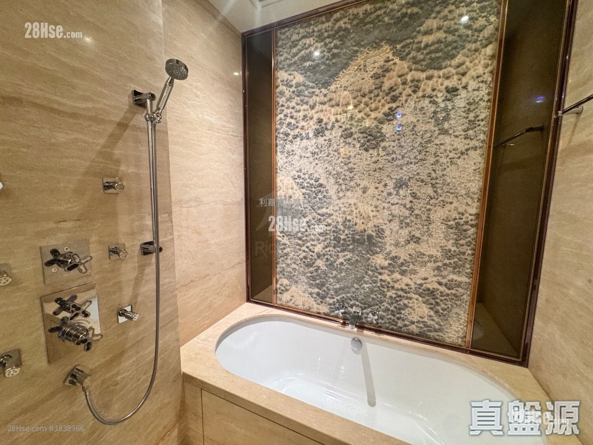 Stars By The Harbour Rental 2,188 ft²
