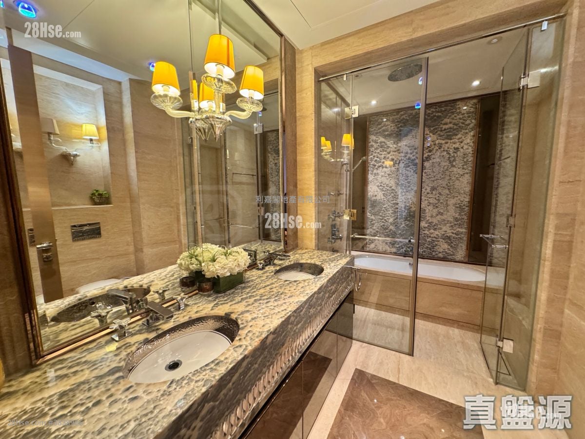 Stars By The Harbour Rental 2,188 ft²