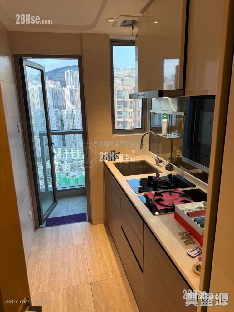 Grand Central Rental 3 Bedrooms , 1 Bathroom 599 ft²