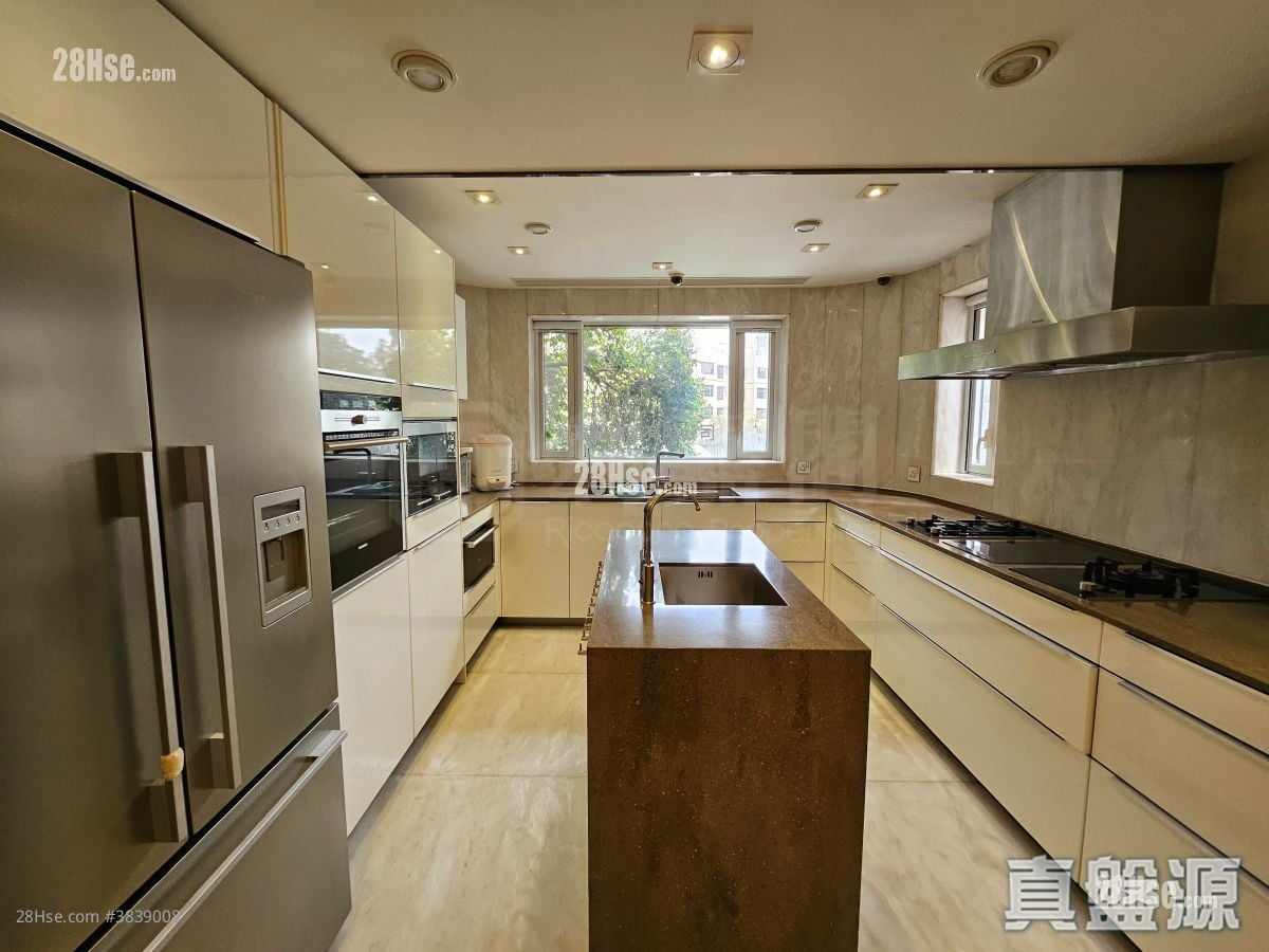 Silver Crest Sell 5+ Bedrooms , 4 Bathrooms 3,256 ft²