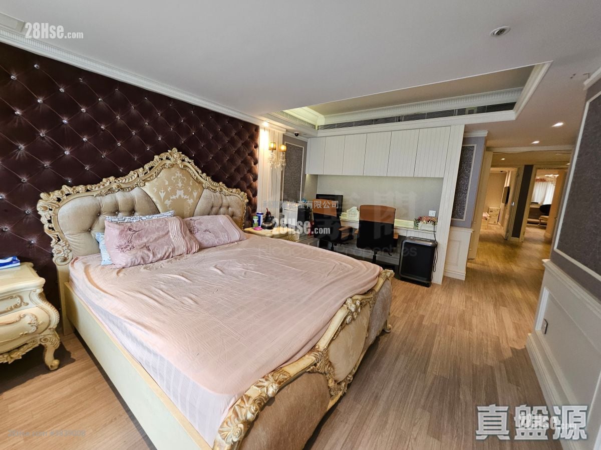 Silver Crest Sell 5+ Bedrooms , 4 Bathrooms 3,256 ft²
