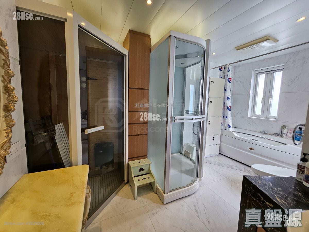 Silver Crest Sell 5+ Bedrooms , 4 Bathrooms 3,256 ft²