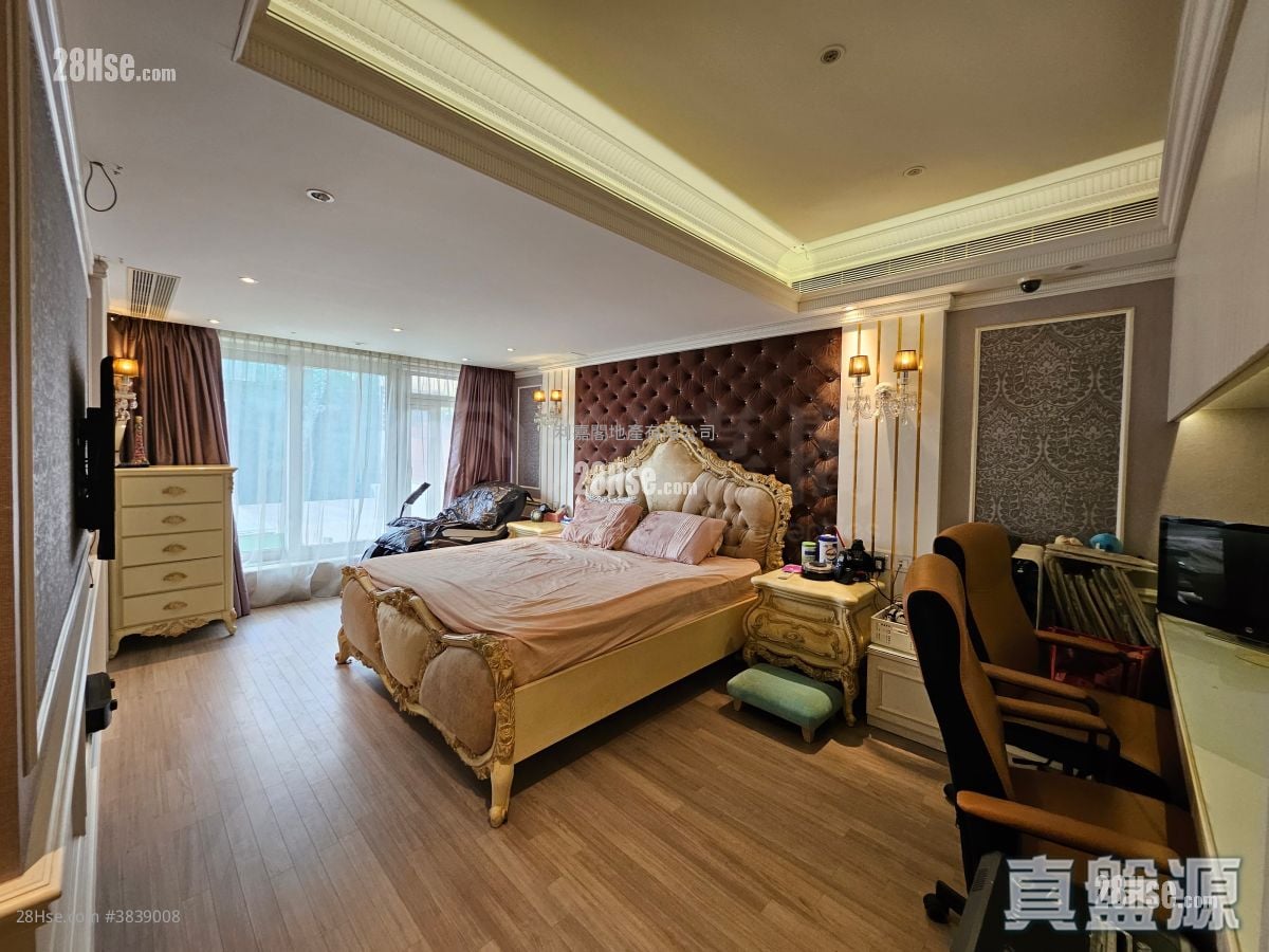 Silver Crest Sell 5+ Bedrooms , 4 Bathrooms 3,256 ft²