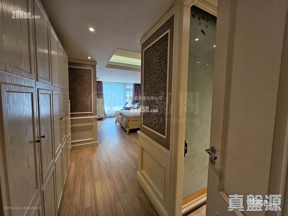 Silver Crest Sell 5+ Bedrooms , 4 Bathrooms 3,256 ft²