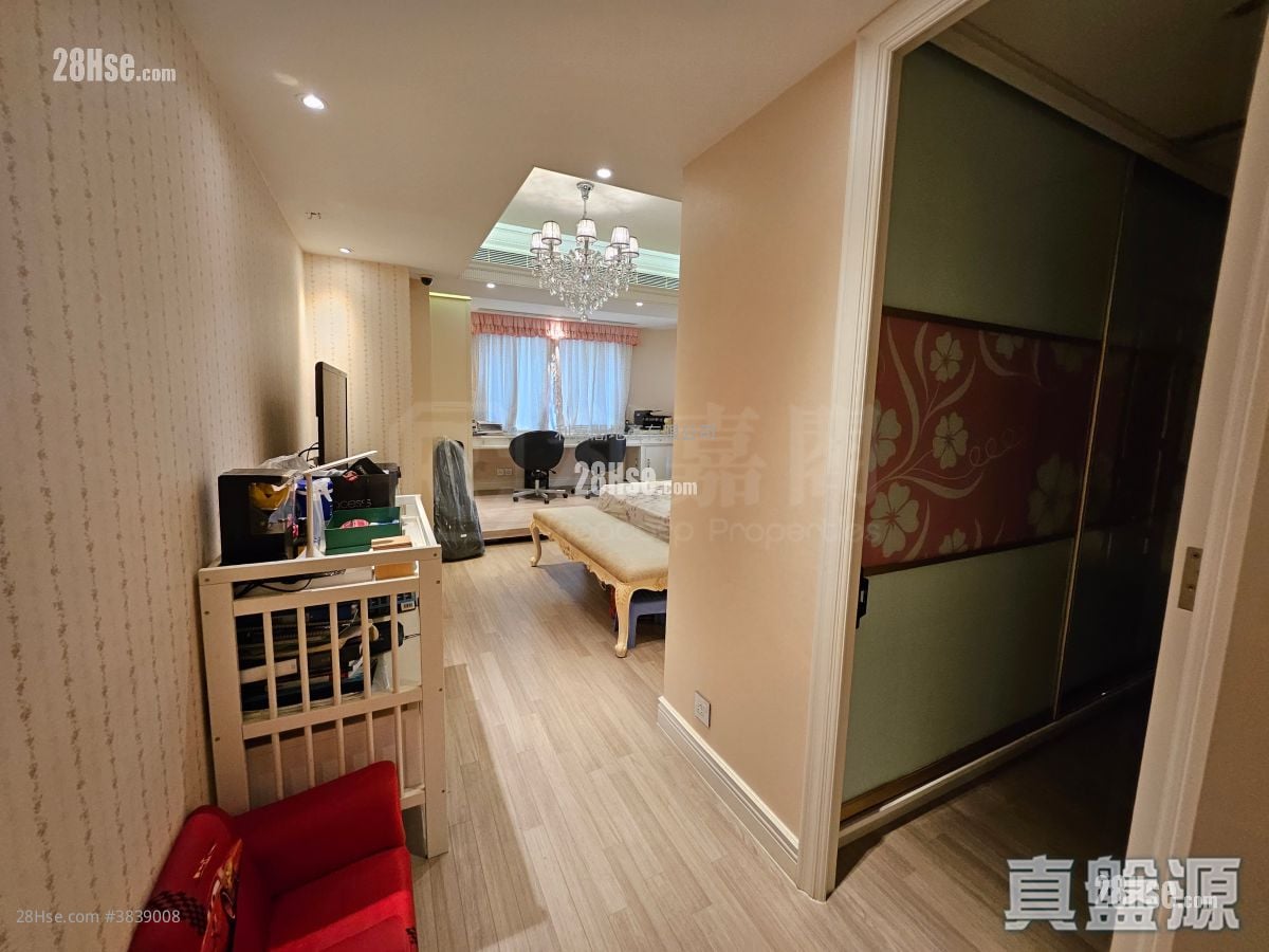 Silver Crest Sell 5+ Bedrooms , 4 Bathrooms 3,256 ft²