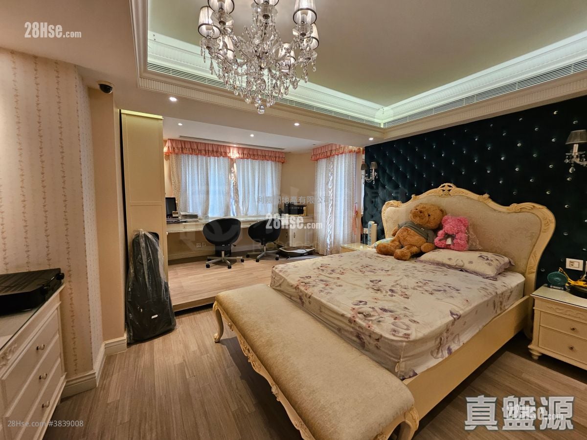Silver Crest Sell 5+ Bedrooms , 4 Bathrooms 3,256 ft²