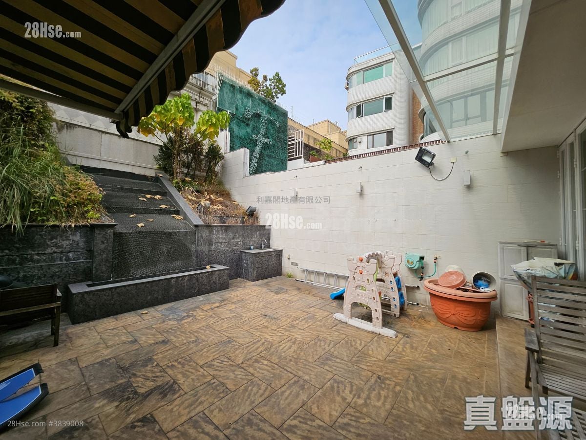 Silver Crest Sell 5+ Bedrooms , 4 Bathrooms 3,256 ft²