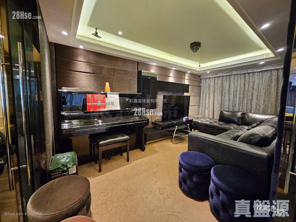 Silver Crest Sell 5+ Bedrooms , 4 Bathrooms 3,256 ft²