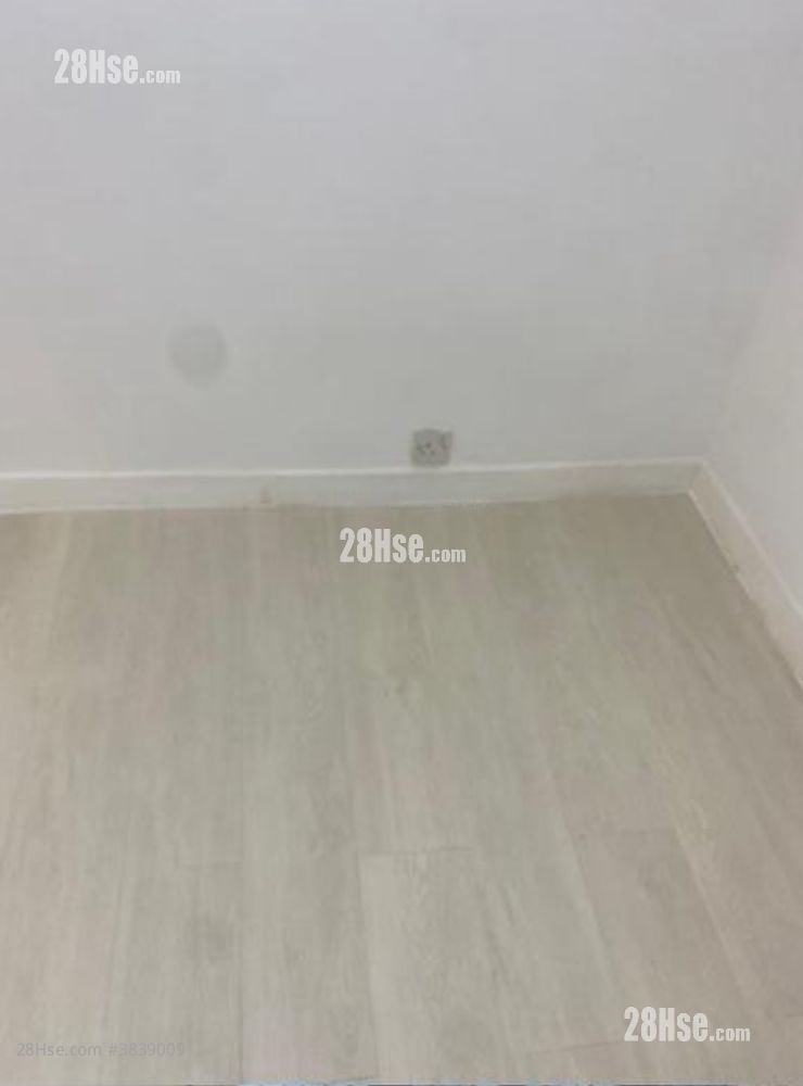 Kornhill Rental 3 Bedrooms , 2 Bathrooms 710 ft²