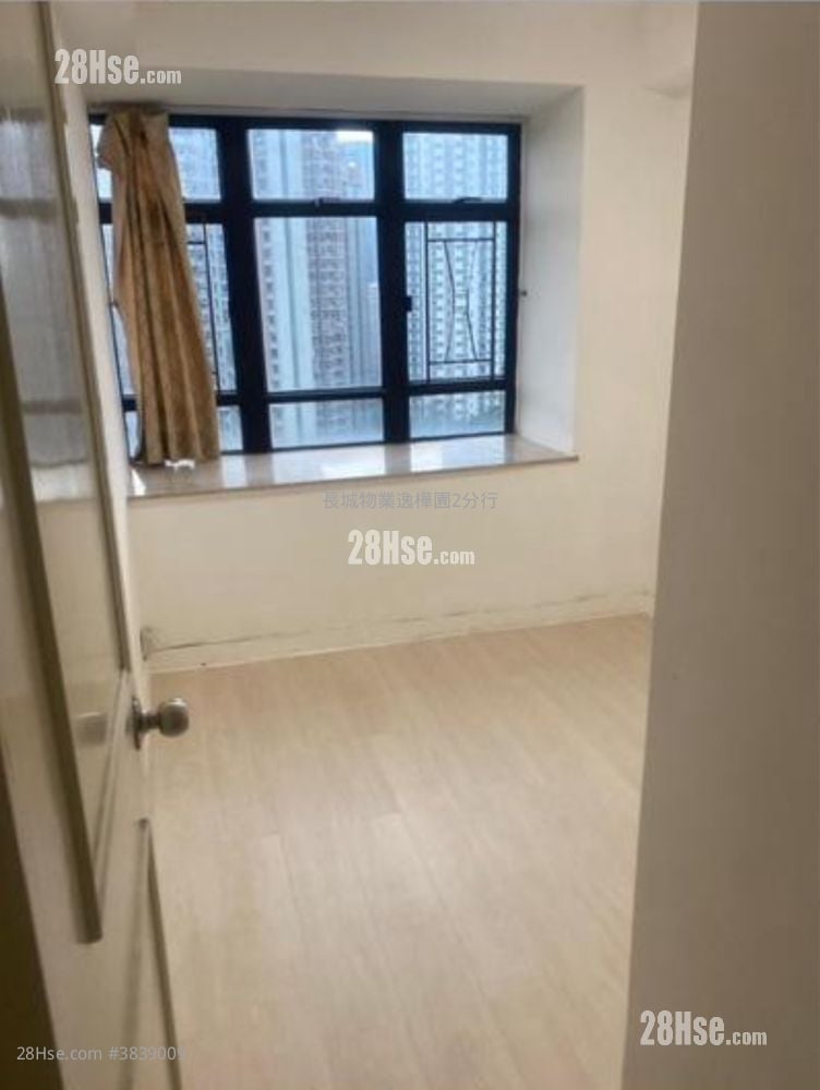Kornhill Rental 3 Bedrooms , 2 Bathrooms 710 ft²