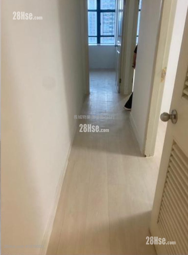 Kornhill Rental 3 Bedrooms , 2 Bathrooms 710 ft²