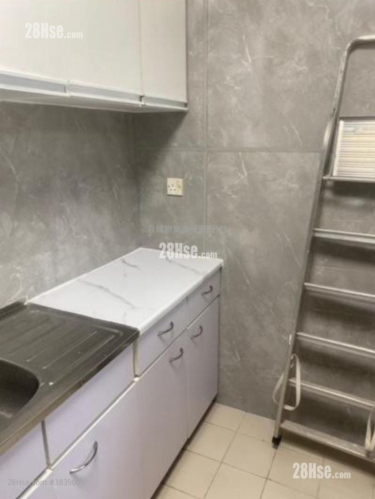 Kornhill Rental 3 Bedrooms , 2 Bathrooms 710 ft²