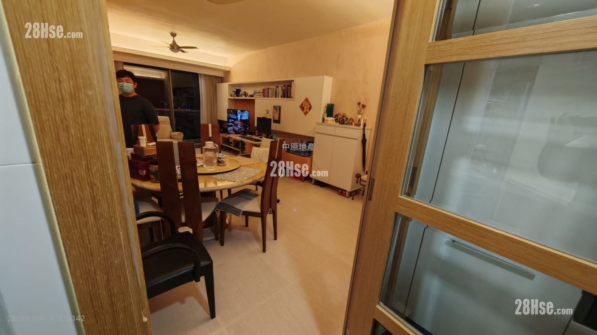 Emerald Green Sell 4 Bedrooms 1,108 ft²