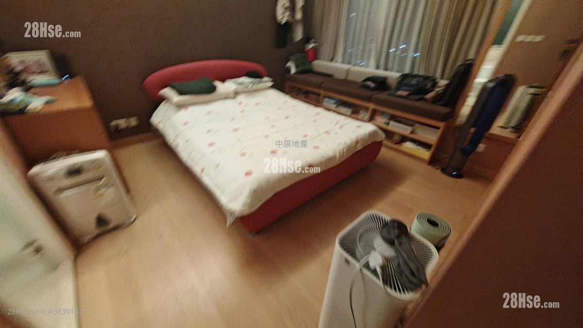 Emerald Green Sell 4 Bedrooms 1,108 ft²