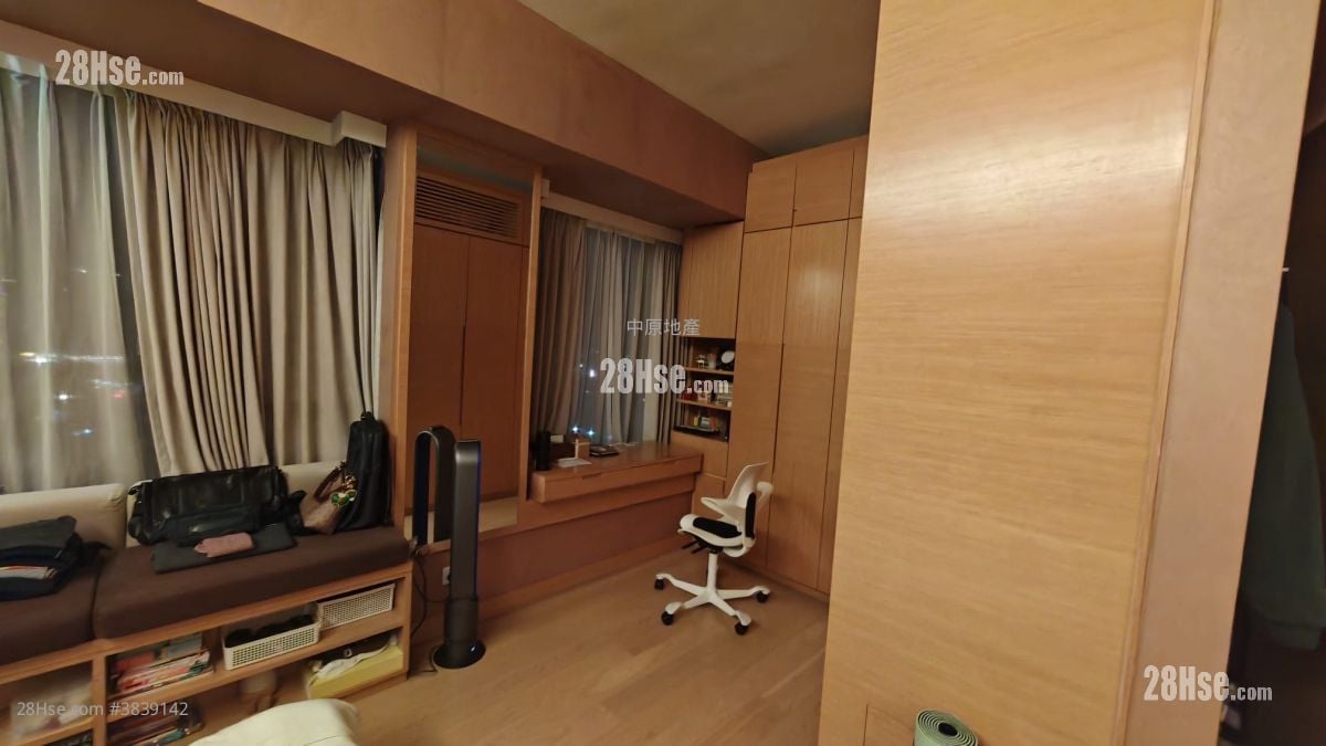 Emerald Green Sell 4 Bedrooms 1,108 ft²