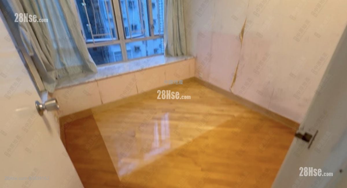 Kwai Chung Plaza Sell 3 Bedrooms , 1 Bathroom 493 ft²