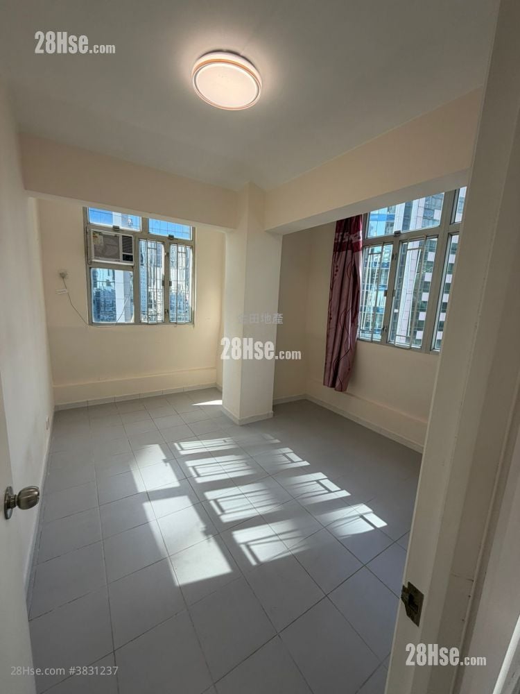 Hennessy Apartments Sell 2 Bedrooms , 1 Bathroom 568 ft²