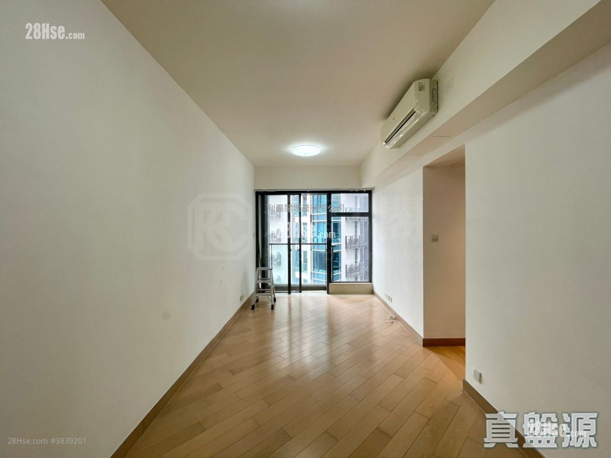The Wings Rental 3 Bedrooms , 2 Bathrooms 693 ft²