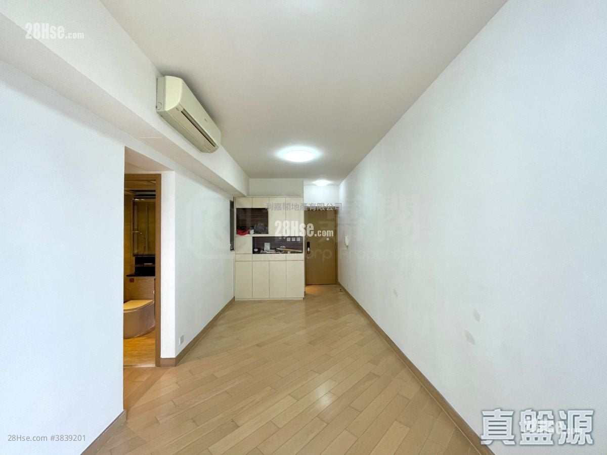 The Wings Rental 3 Bedrooms , 2 Bathrooms 693 ft²