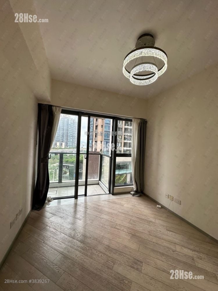 The Wings Rental 841 ft²