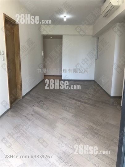 The Wings Rental 841 ft²