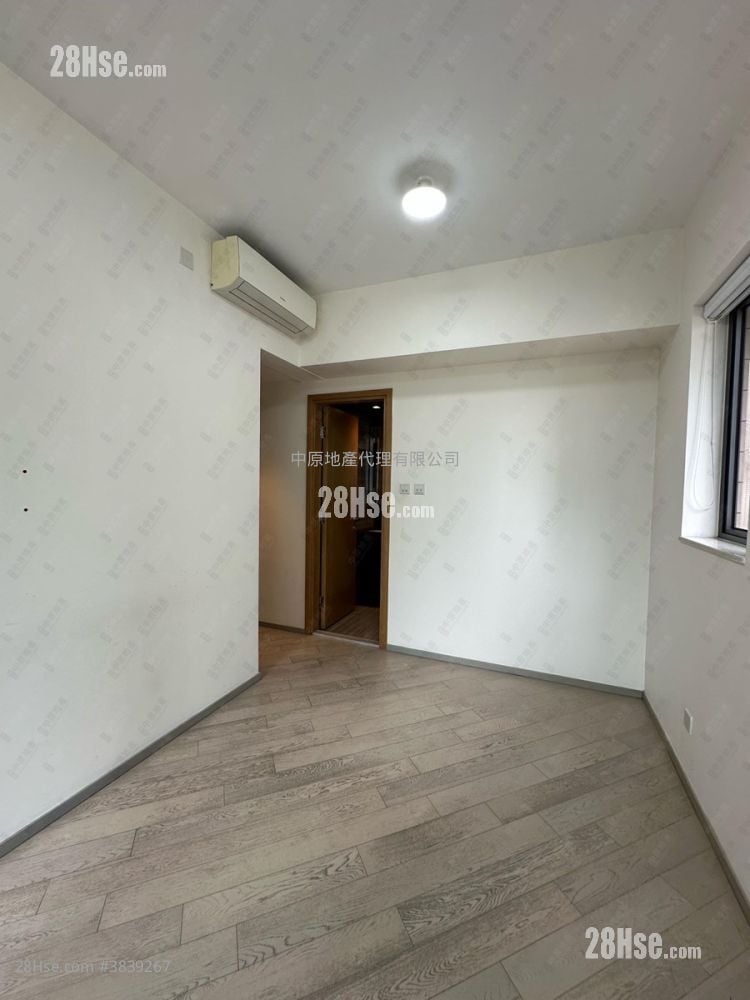 The Wings Rental 841 ft²
