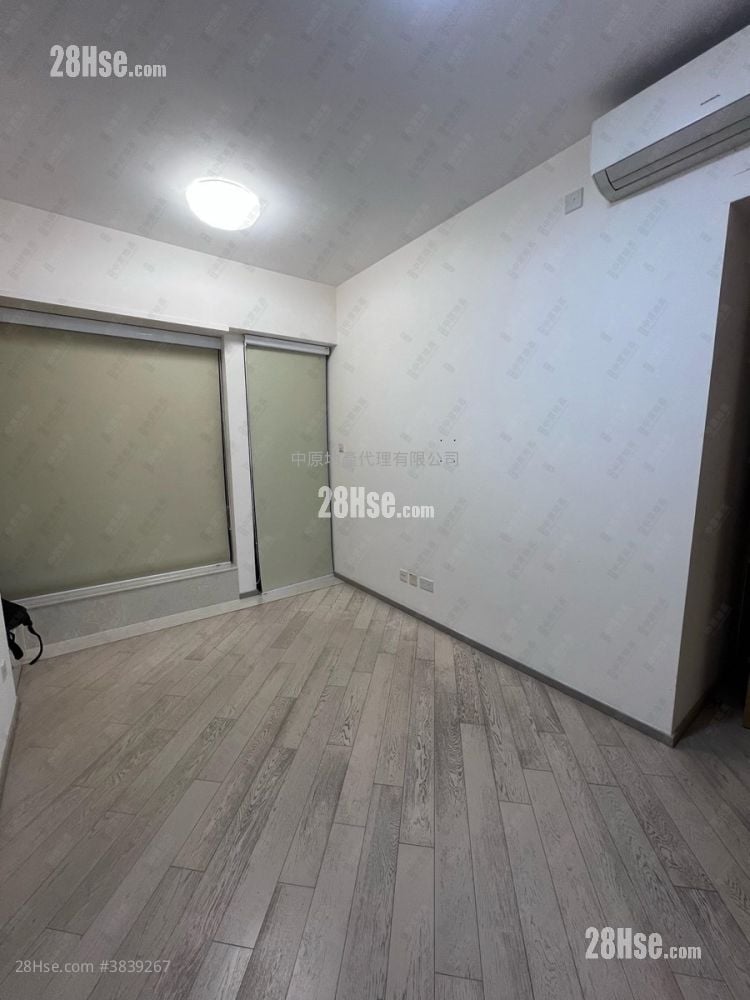 The Wings Rental 841 ft²