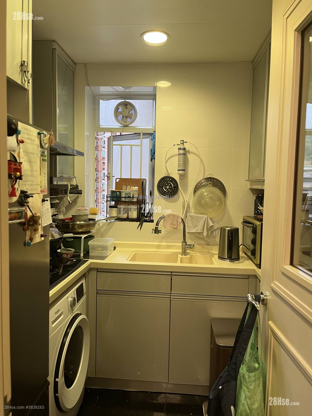 Metro Town Sell 3 Bedrooms 650 ft²