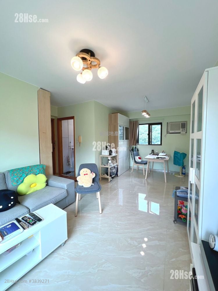 Villa Sapphire Sell 4 Bedrooms , 2 Bathrooms 702 ft²