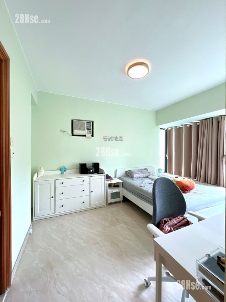 Villa Sapphire Sell 4 Bedrooms , 2 Bathrooms 702 ft²