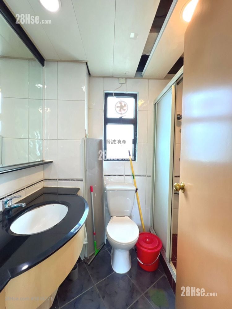 Villa Sapphire Sell 4 Bedrooms , 2 Bathrooms 702 ft²