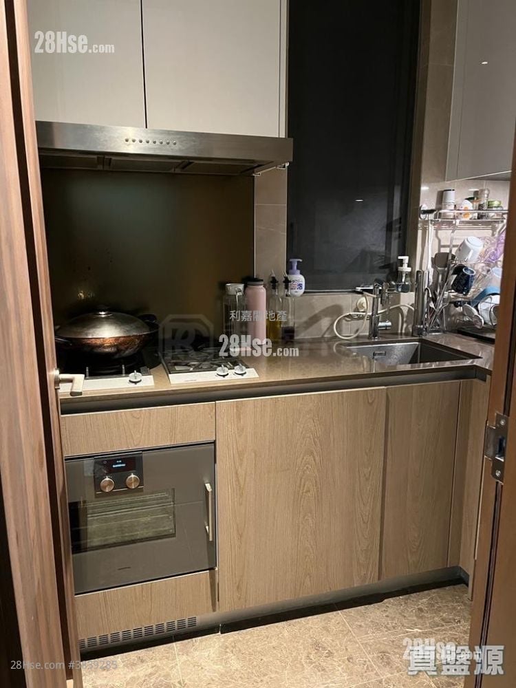 Maya Sell 2 Bedrooms , 1 Bathroom 547 ft²