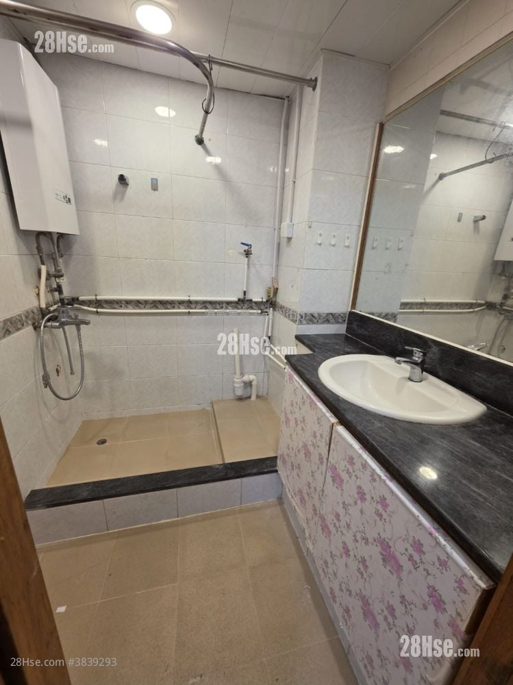 Hung Wai Building Rental 2 Bedrooms 305 ft²
