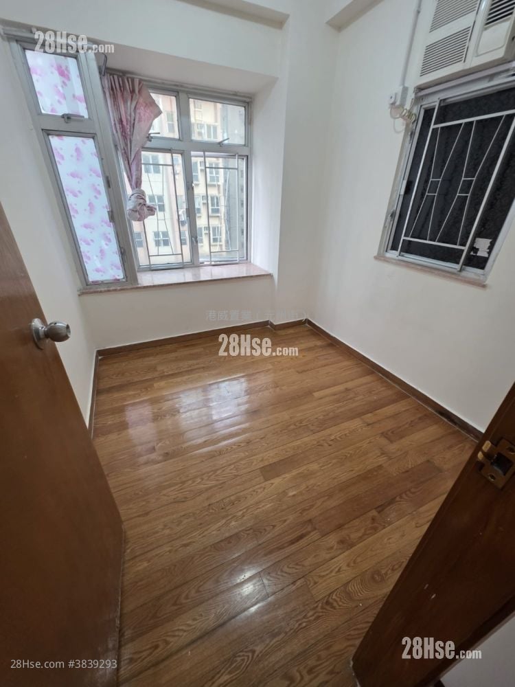 Hung Wai Building Rental 2 Bedrooms 305 ft²